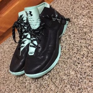 Basketball shoes